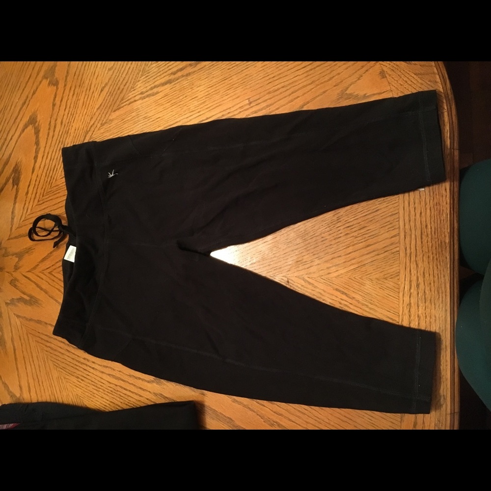 Fitted black leggings